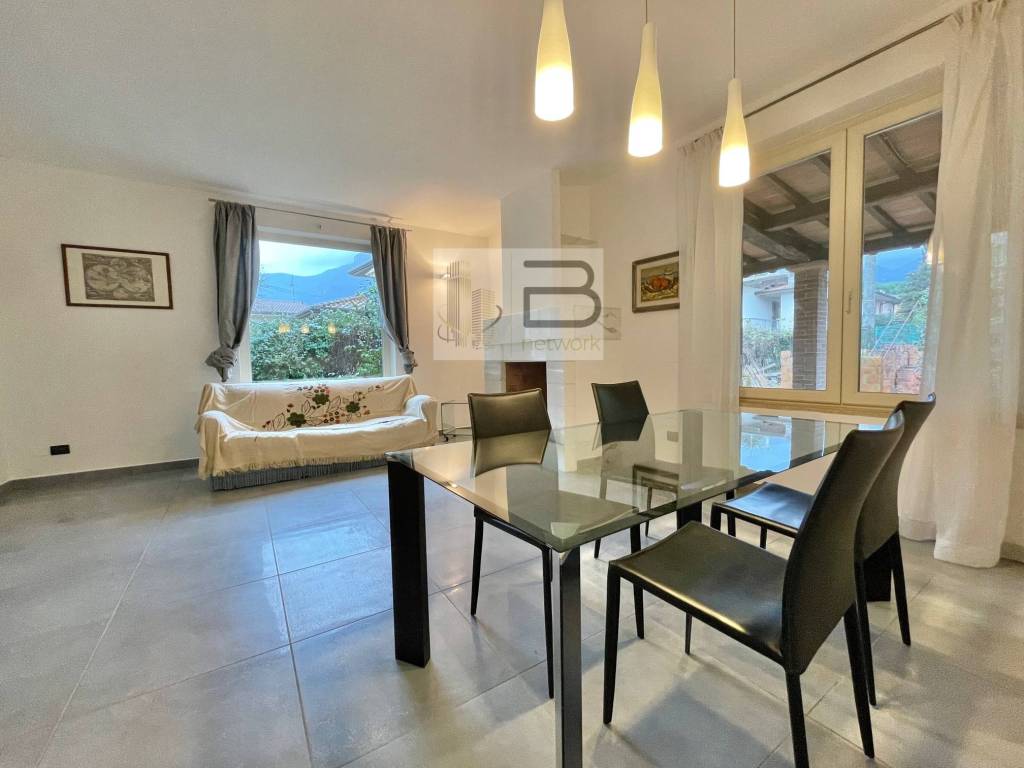 appartamento in vendita a Camaiore in zona Lido di Camaiore