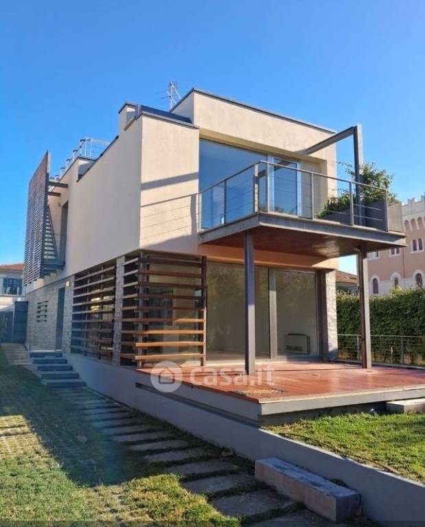 casa indipendente in vendita a Camaiore in zona Lido di Camaiore