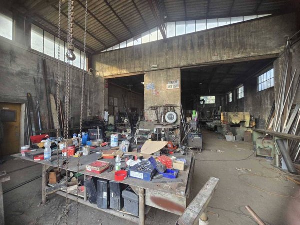 locale commerciale in vendita a Camaiore in zona Capezzano Pianore