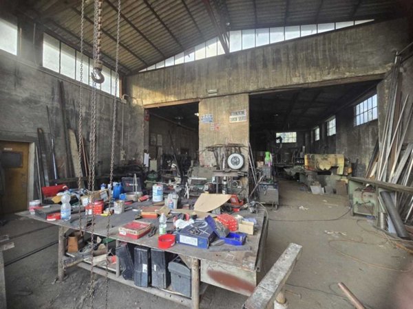 locale commerciale in vendita a Camaiore in zona Capezzano Pianore