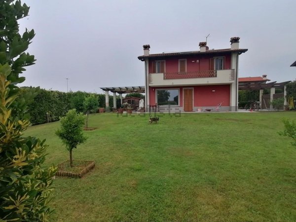 casa indipendente in vendita a Camaiore in zona Lido di Camaiore
