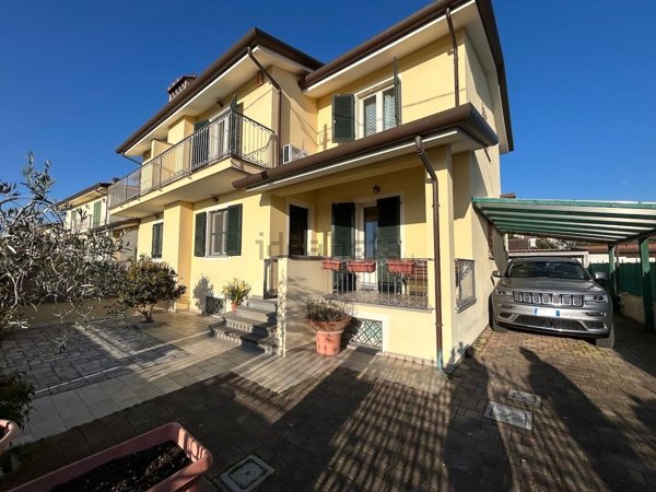 casa indipendente in vendita a Camaiore in zona Capezzano Pianore