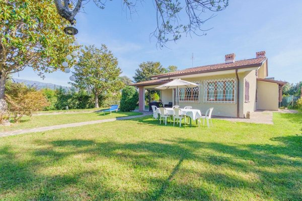 casa indipendente in vendita a Camaiore in zona Lido di Camaiore