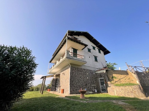 casa indipendente in vendita a Camaiore
