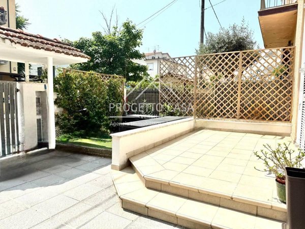 casa indipendente in vendita a Camaiore