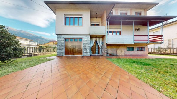 casa indipendente in vendita a Camaiore