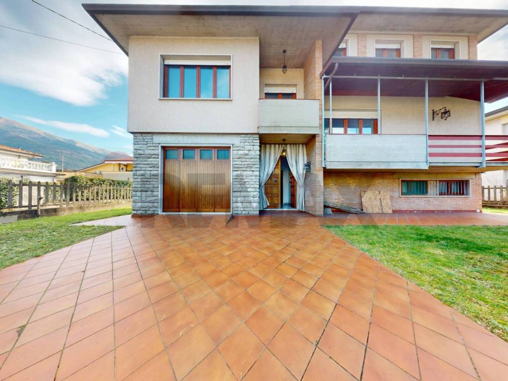 casa indipendente in vendita a Camaiore