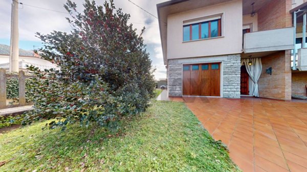 casa indipendente in vendita a Camaiore