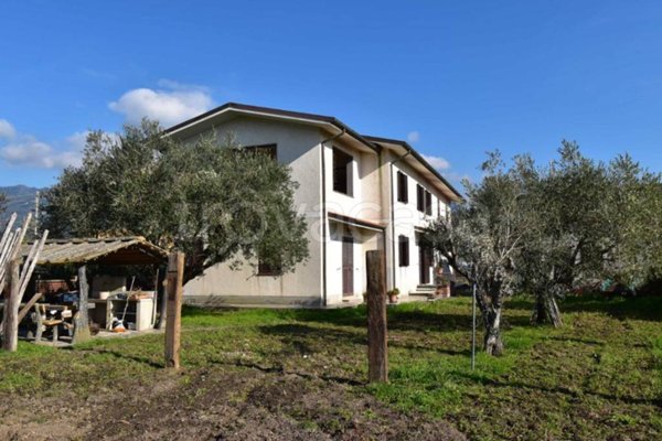 casa indipendente in vendita a Camaiore in zona Capezzano Pianore