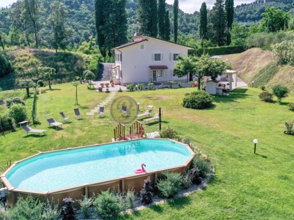 casa indipendente in vendita a Camaiore