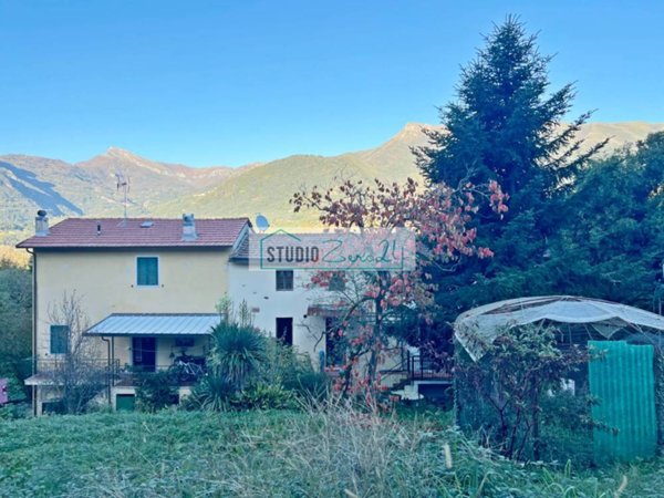 casa indipendente in vendita a Camaiore