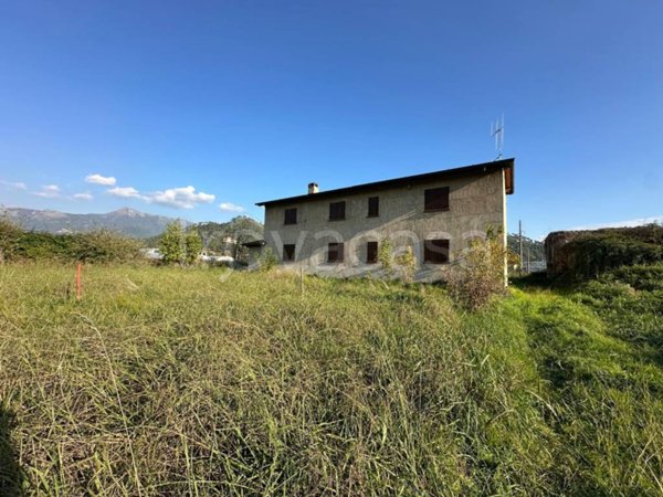 casa indipendente in vendita a Camaiore in zona Capezzano Pianore