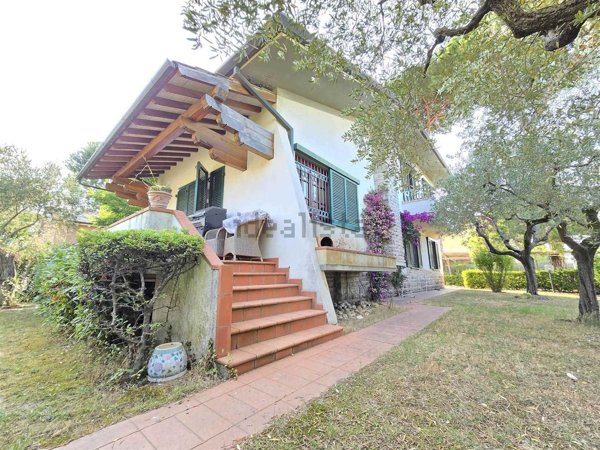 casa indipendente in vendita a Camaiore in zona Lido di Camaiore