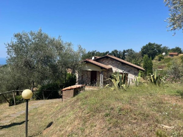 casa indipendente in vendita a Camaiore