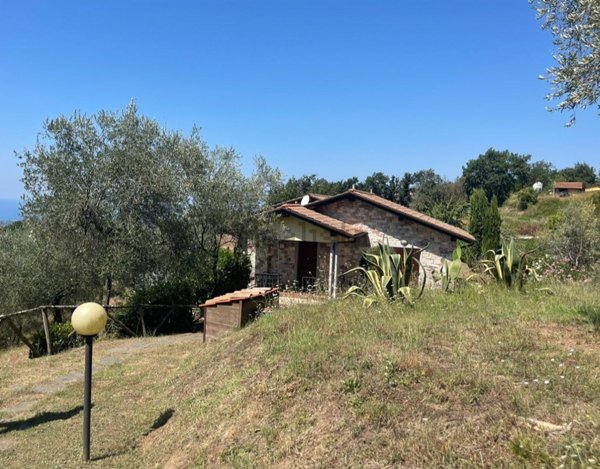 casa indipendente in vendita a Camaiore