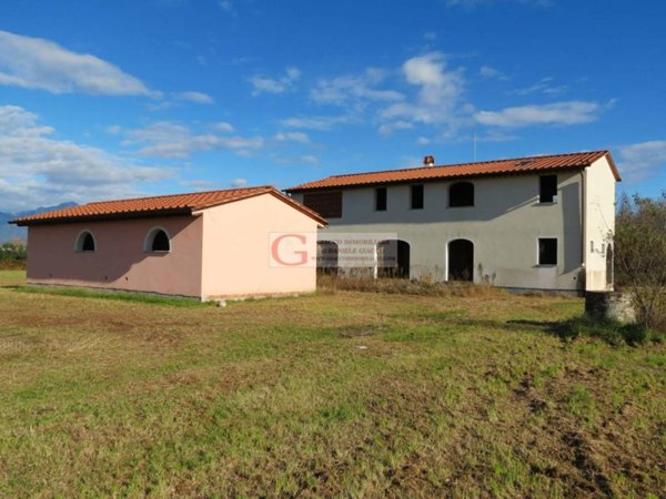 casa indipendente in vendita a Camaiore in zona Lido di Camaiore