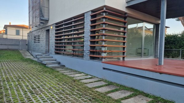 casa indipendente in vendita a Camaiore in zona Lido di Camaiore