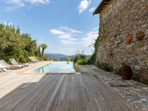 casa indipendente in vendita a Camaiore