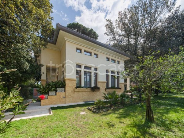 casa indipendente in vendita a Camaiore in zona Lido di Camaiore