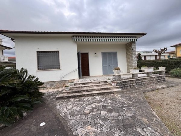 casa indipendente in vendita a Camaiore in zona Lido di Camaiore