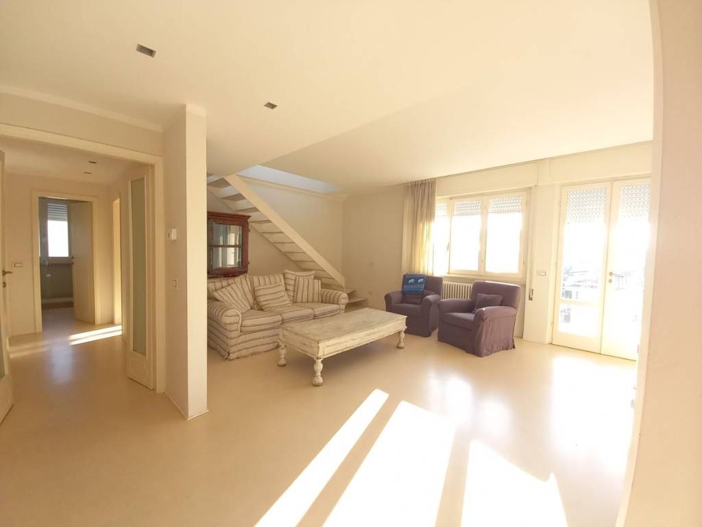 appartamento in vendita a Camaiore in zona Lido di Camaiore