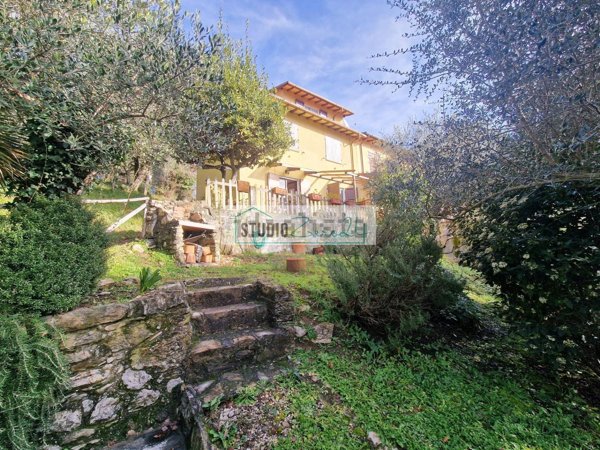 casa indipendente in vendita a Camaiore in zona Montemagno