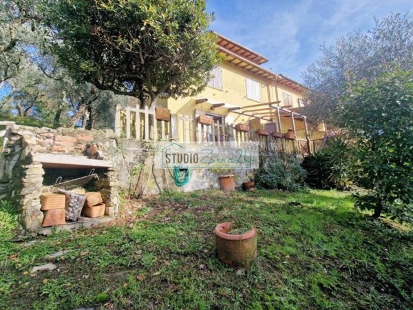 casa indipendente in vendita a Camaiore in zona Montemagno
