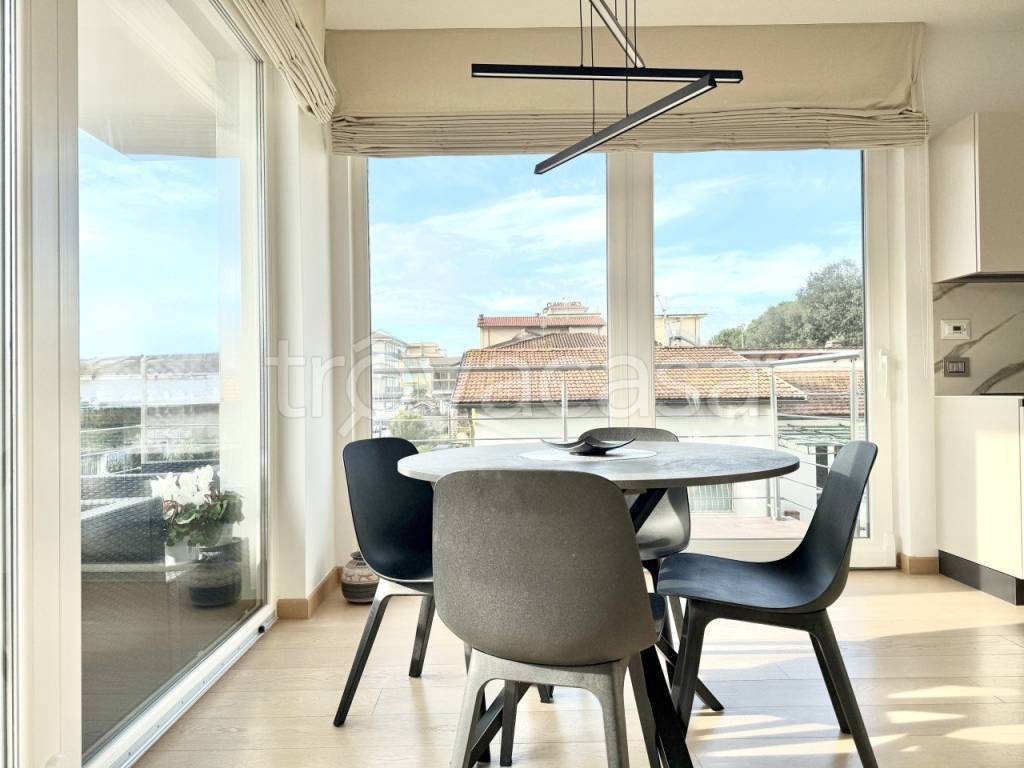 appartamento in vendita a Camaiore in zona Lido di Camaiore