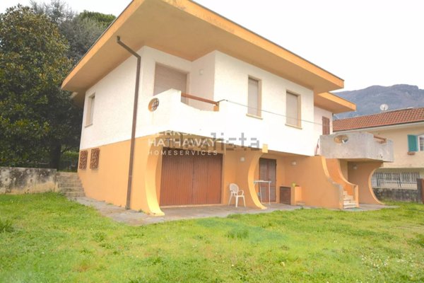 casa indipendente in vendita a Camaiore
