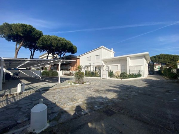 appartamento in vendita a Camaiore in zona Lido di Camaiore