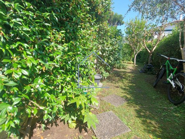 casa indipendente in vendita a Camaiore in zona Lido di Camaiore