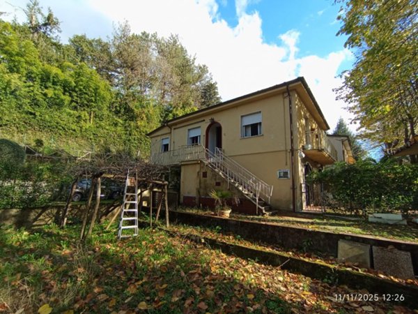 casa indipendente in vendita a Camaiore