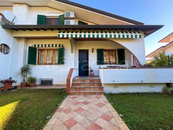 casa indipendente in vendita a Camaiore in zona Lido di Camaiore
