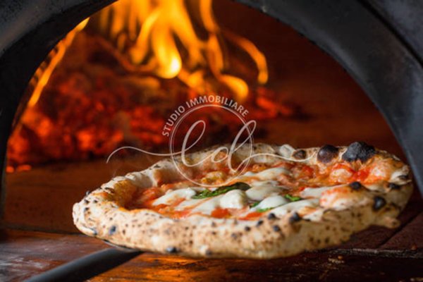 locale commerciale in vendita a Camaiore in zona Lido di Camaiore