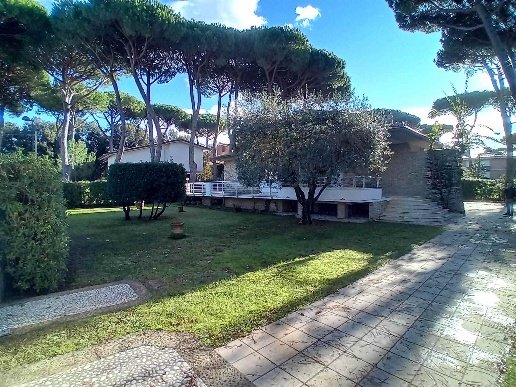 casa indipendente in vendita a Camaiore in zona Lido di Camaiore