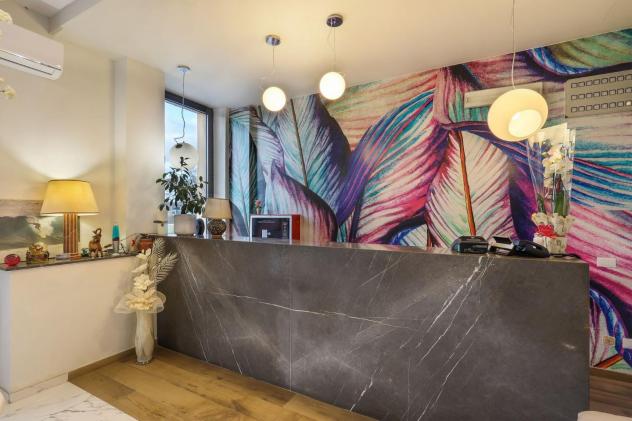 negozio in vendita a Camaiore in zona Lido di Camaiore