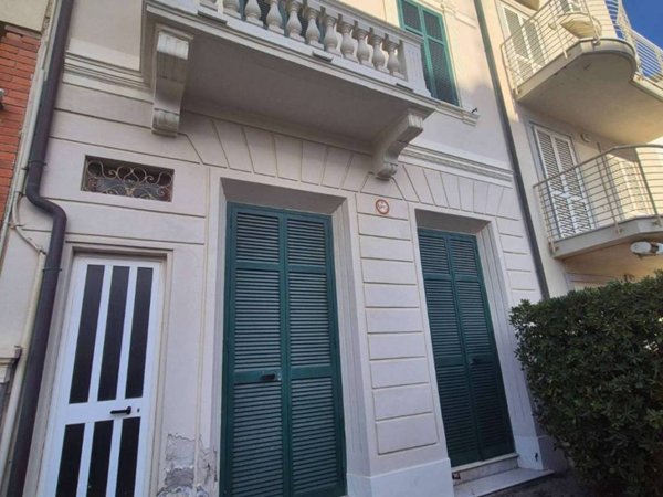 casa indipendente in vendita a Camaiore in zona Lido di Camaiore