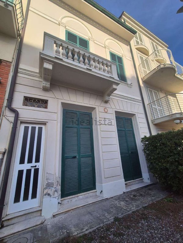 casa indipendente in vendita a Camaiore