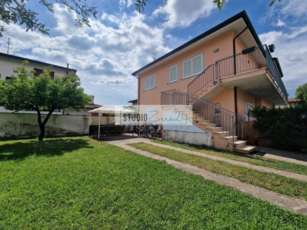 appartamento in vendita a Camaiore in zona Lido di Camaiore