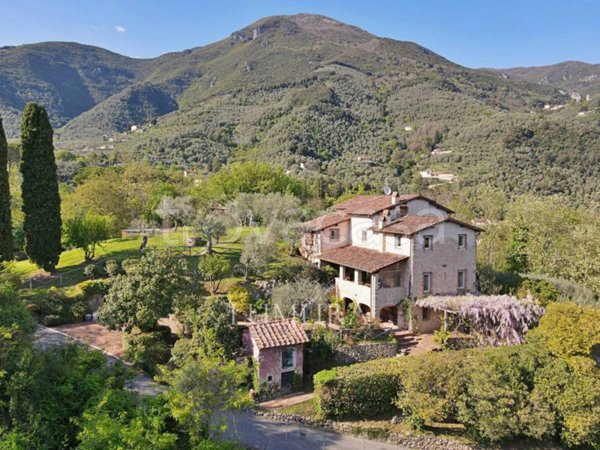 casa indipendente in vendita a Camaiore