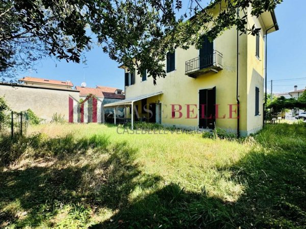 casa indipendente in vendita a Camaiore in zona Lido di Camaiore