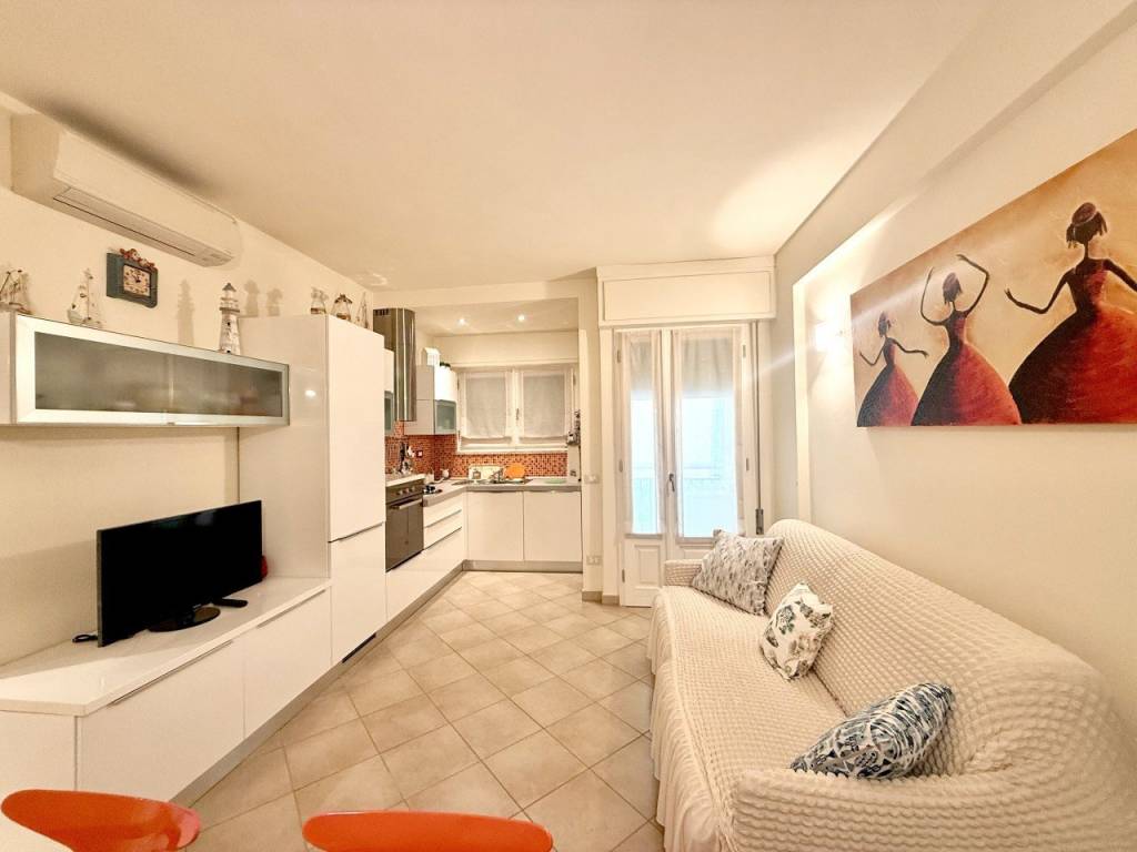 appartamento in vendita a Camaiore in zona Lido di Camaiore