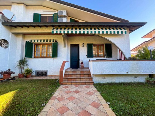 casa indipendente in vendita a Camaiore in zona Lido di Camaiore