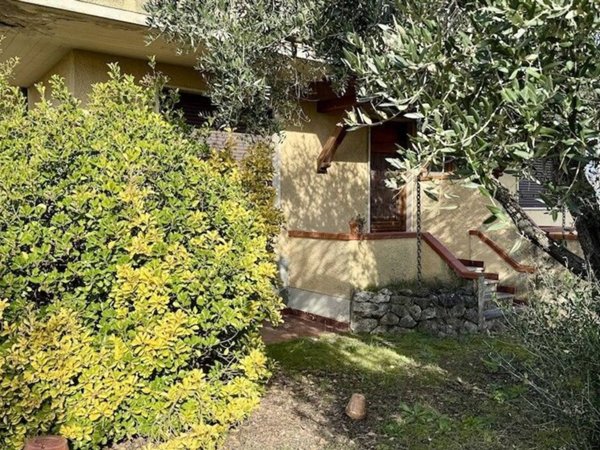 casa indipendente in vendita a Camaiore in zona Lido di Camaiore