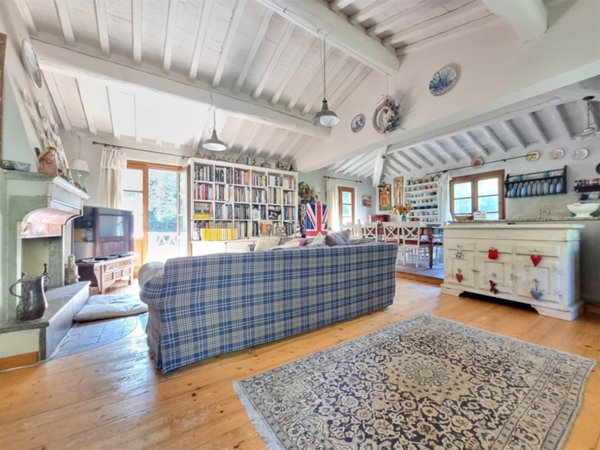 casa indipendente in vendita a Camaiore