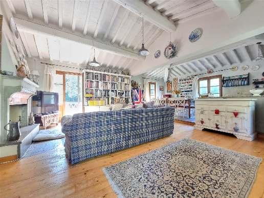 casa indipendente in vendita a Camaiore