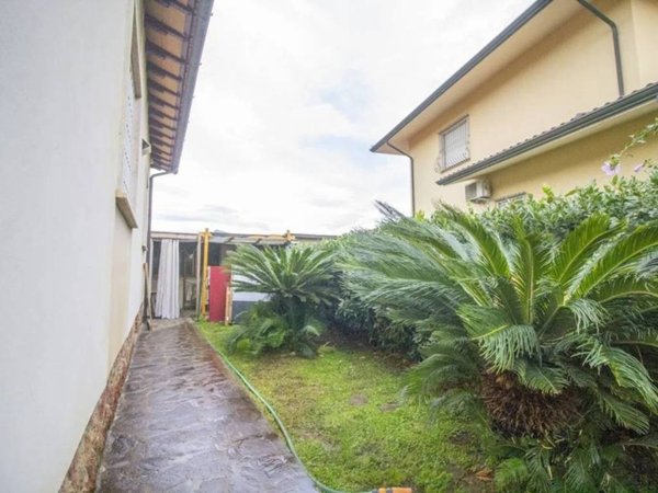 casa indipendente in vendita a Camaiore in zona Lido di Camaiore