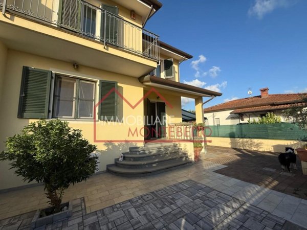 casa indipendente in vendita a Camaiore in zona Capezzano Pianore