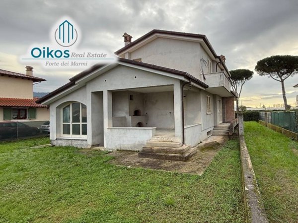 casa indipendente in vendita a Camaiore in zona Capezzano Pianore