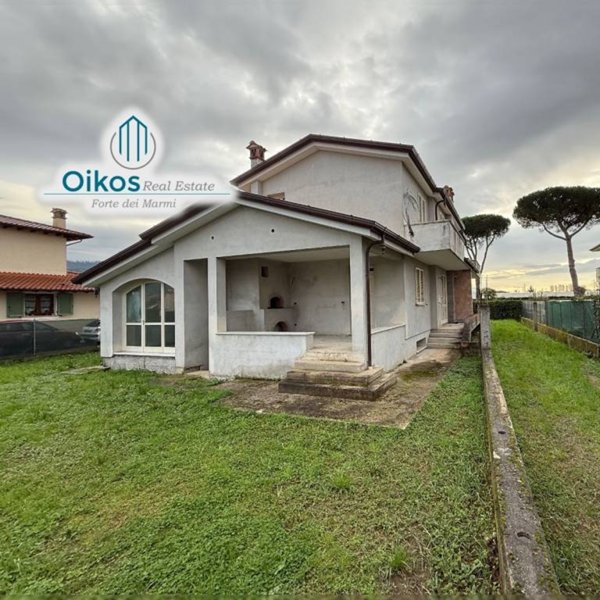 casa indipendente in vendita a Camaiore in zona Capezzano Pianore